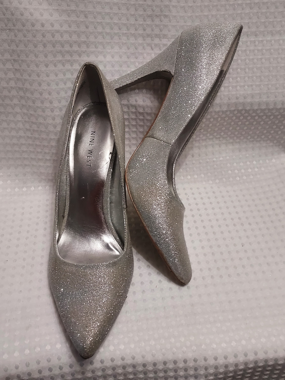Nine West Silver Glitter Pointed-Toe Pumps 9 1/2 W